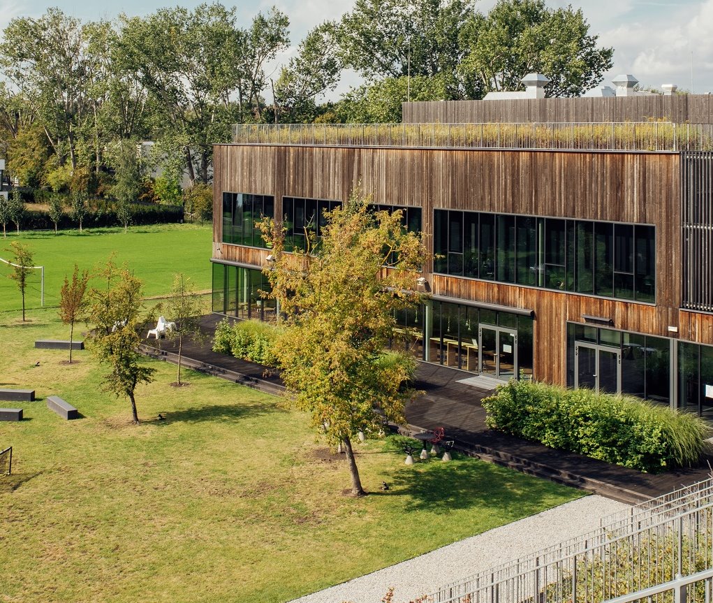 Akademeia High Shool Luksus Nyheder