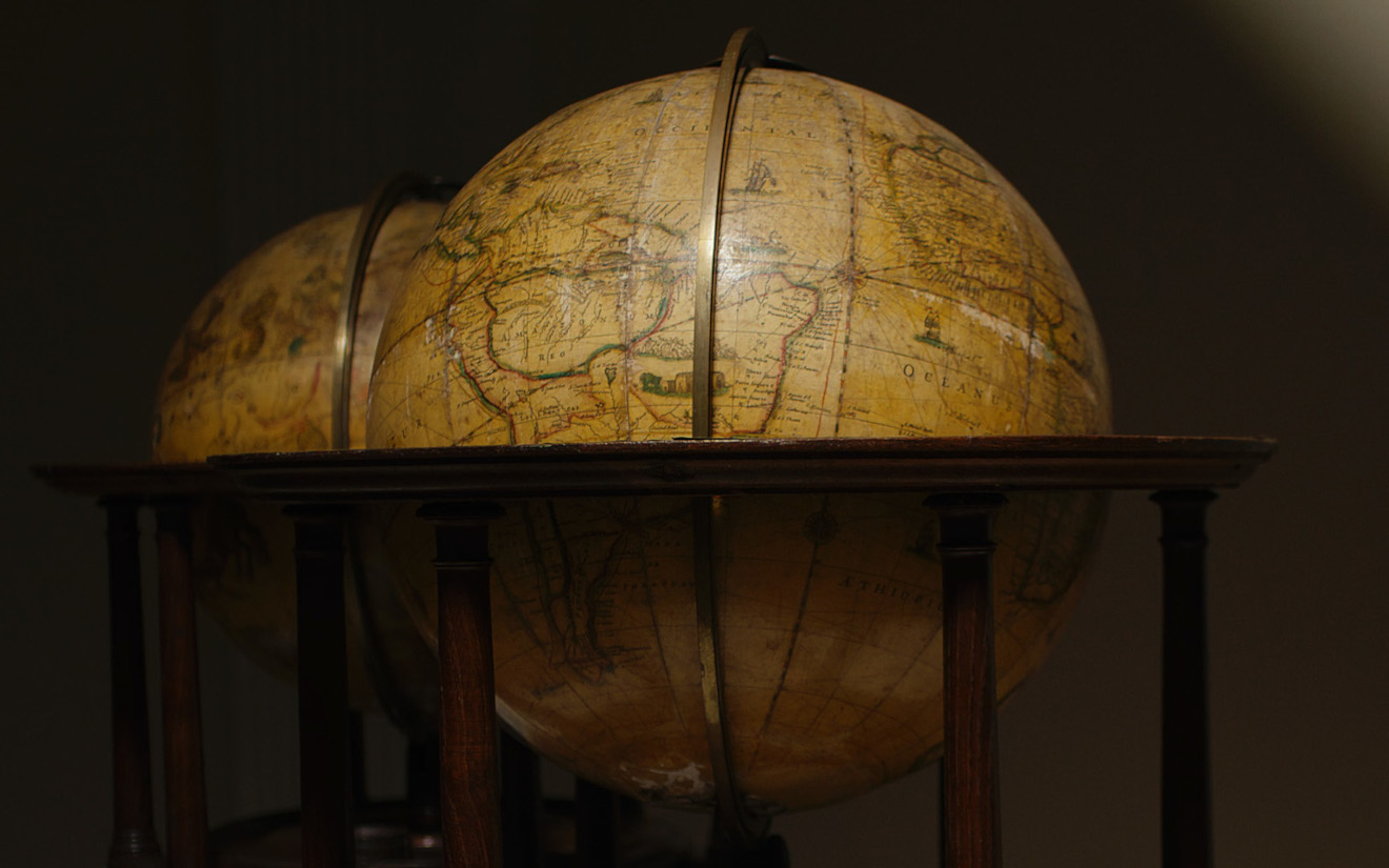 Historisk globusauktion i Charites