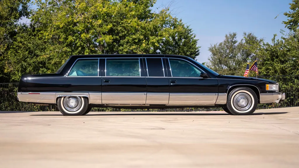 Bill Clintons pansrede limousine på auktion