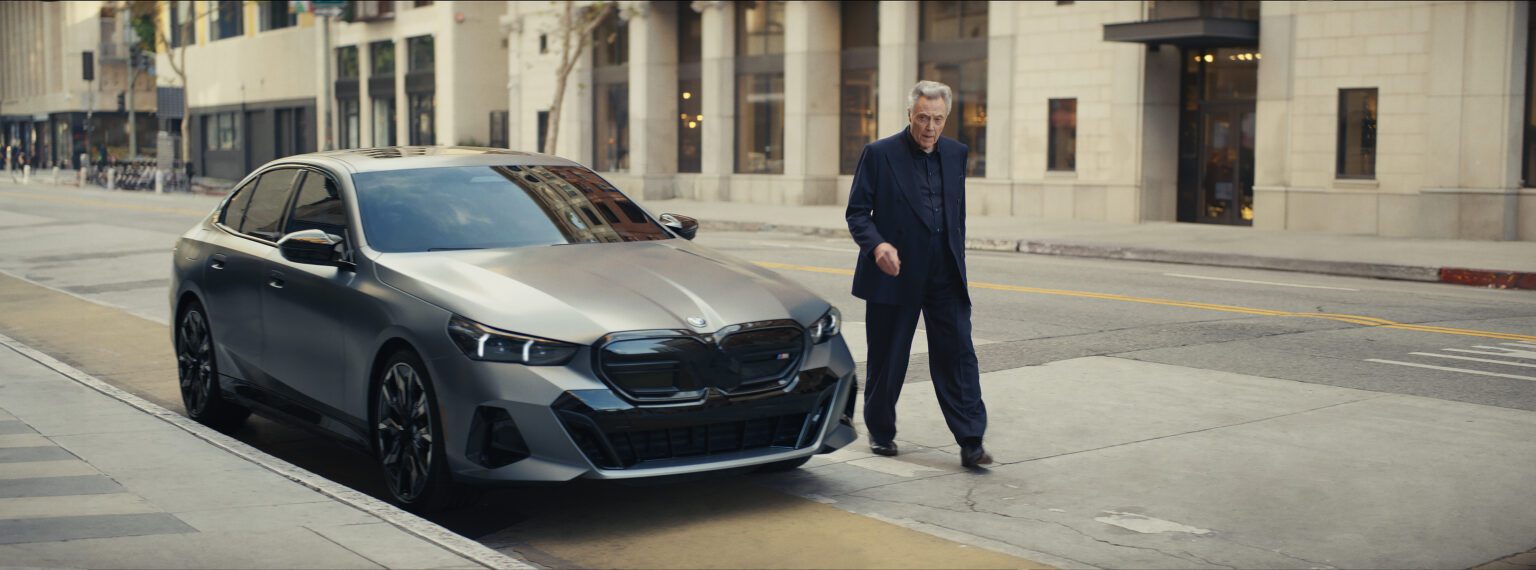 Christopher Walken slår tonen an i BMW-reklame og på Super Bowl-skalaen
