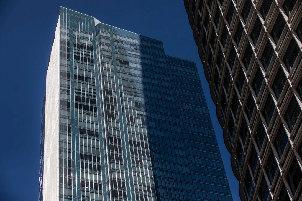 Det sk&aelig;ve t&aring;rn i San Francisco Millennium Tower l&aelig;ner sig 7 cm om &aring;ret 2b89f61