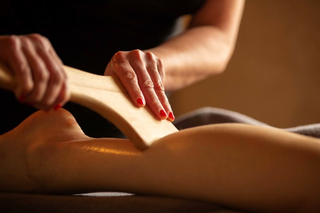 Maderoterapi-session i den holistiske spa p&aring; Manor House Hotel