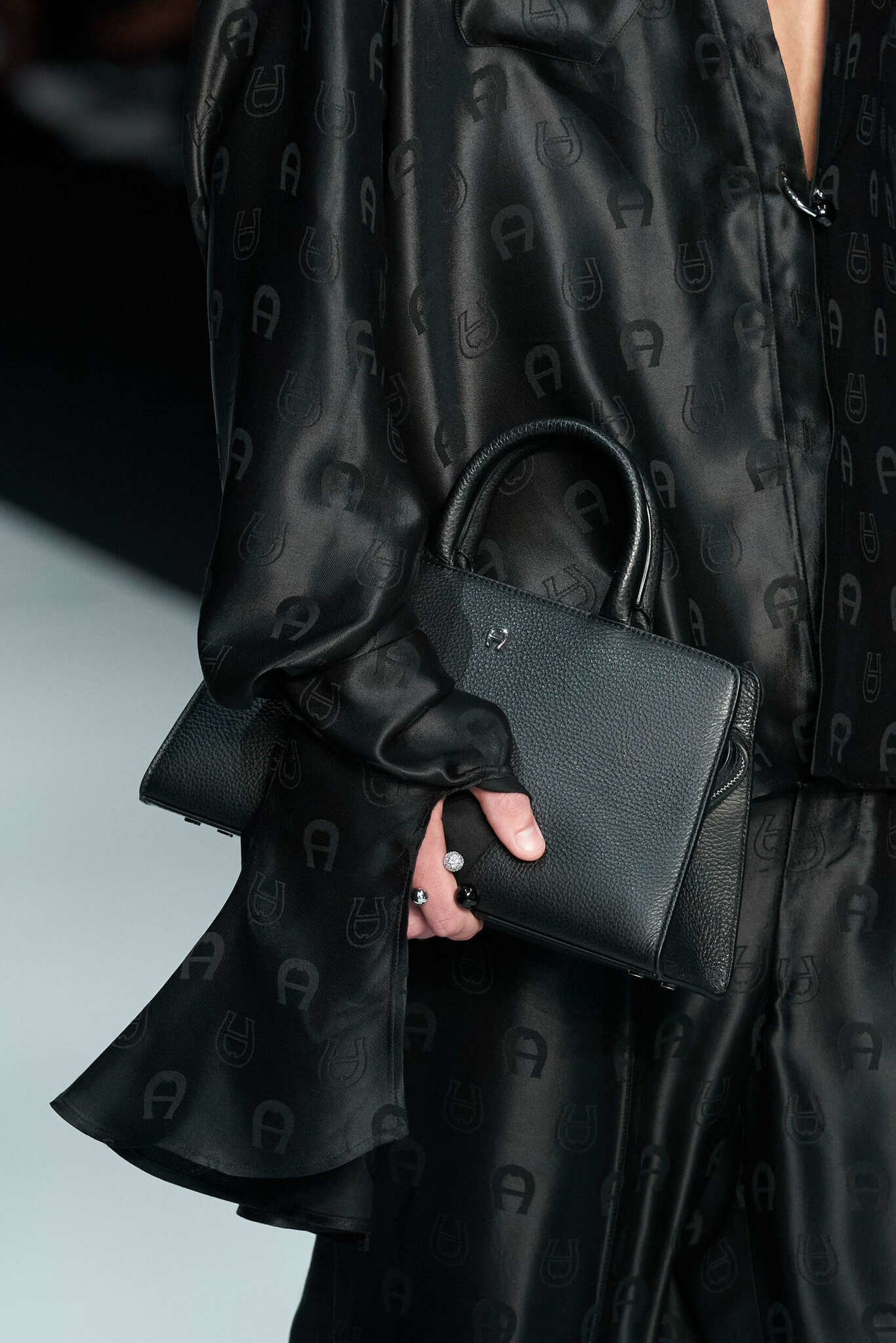 Prestigefyldt håndtaske af mærket Aigner