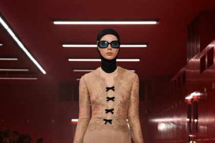 Det seneste Valentino-show leger med intimitet