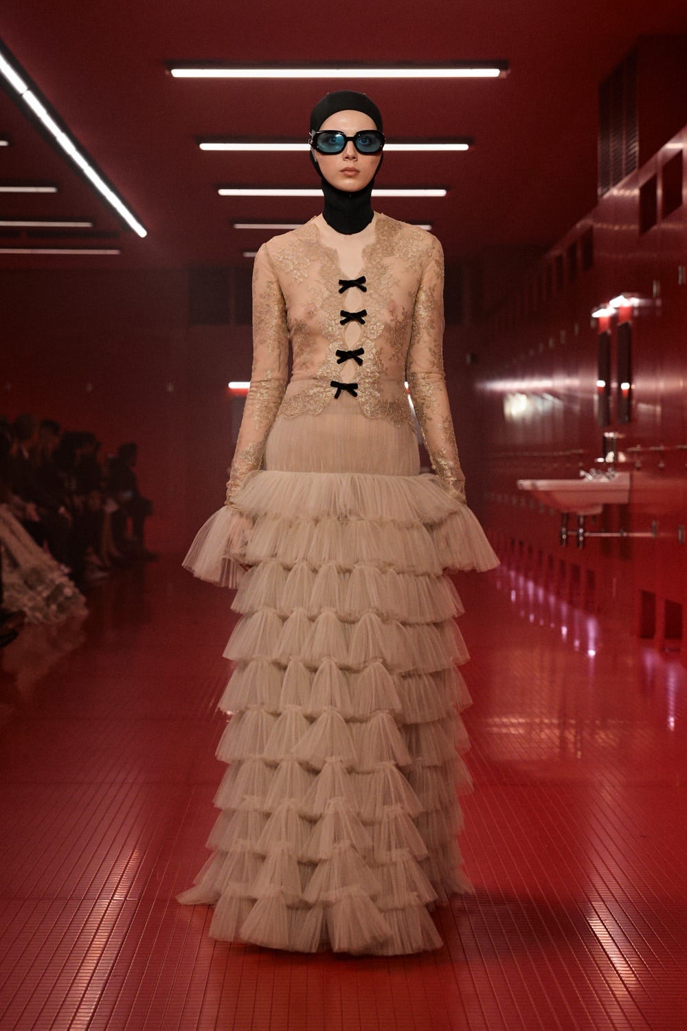 Det seneste Valentino-show leger med intimitet