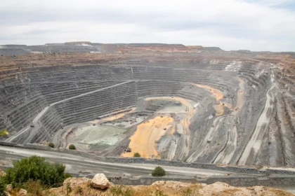 Nedskæringer i diamantudvinding hos Debswana