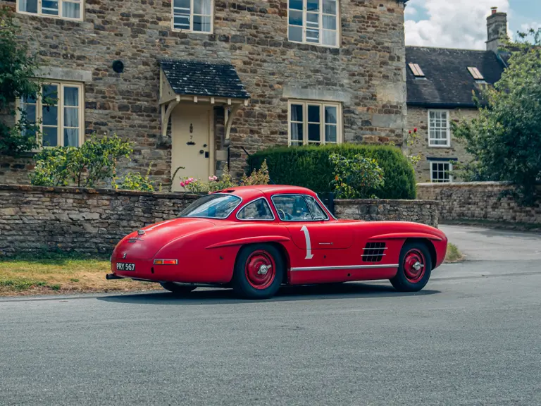 R&oslash;d Mercedes P&aring; Auktion1