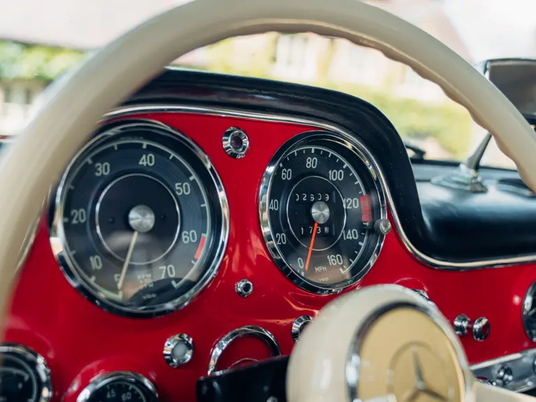 R&oslash;d Mercedes P&aring; Auktion2