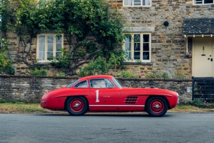 Rød Mercedes På Auktion3