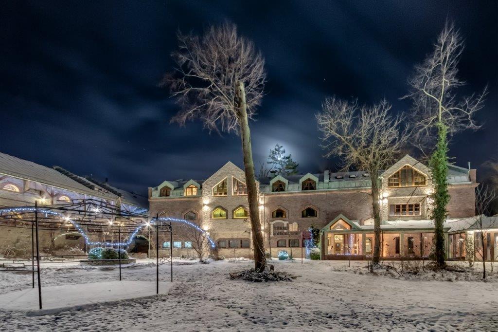 Manor House Termy Zamkowe Om Natten