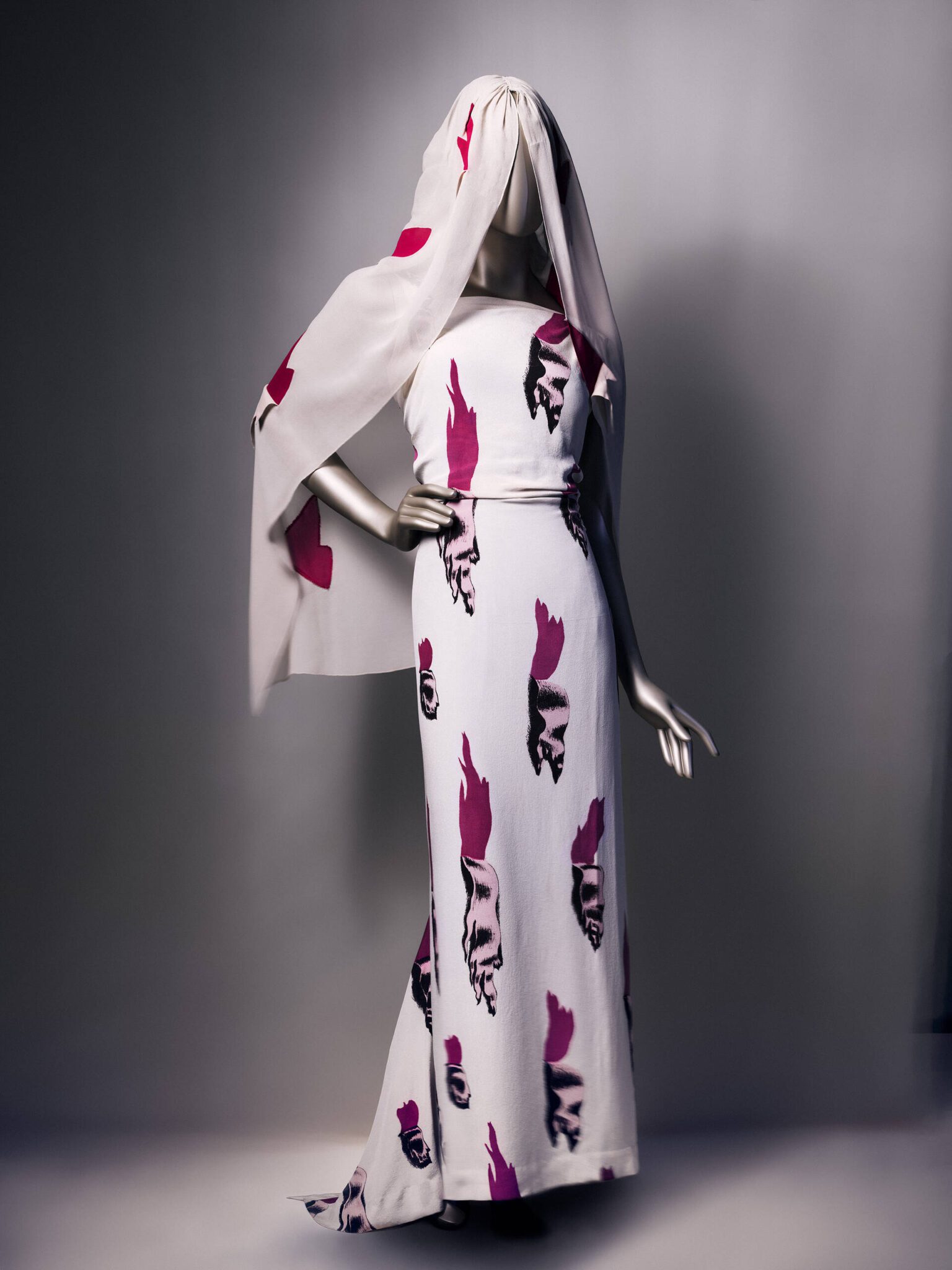 Mellem Mode Og Kunst Udstillingen Schiaparelli I London2