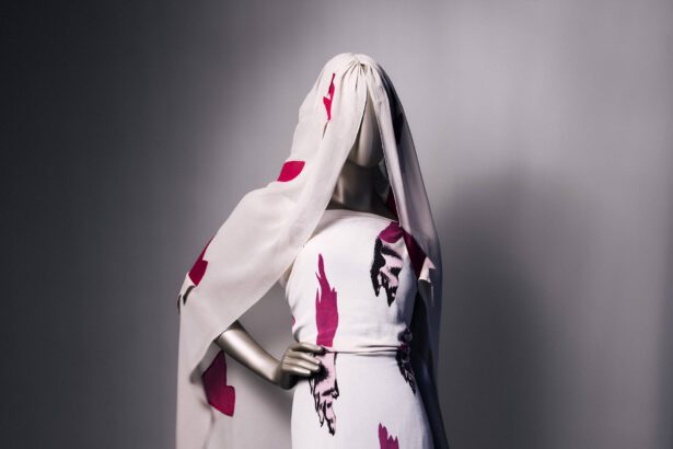 Mellem Mode Og Kunst Udstillingen Schiaparelli I London2