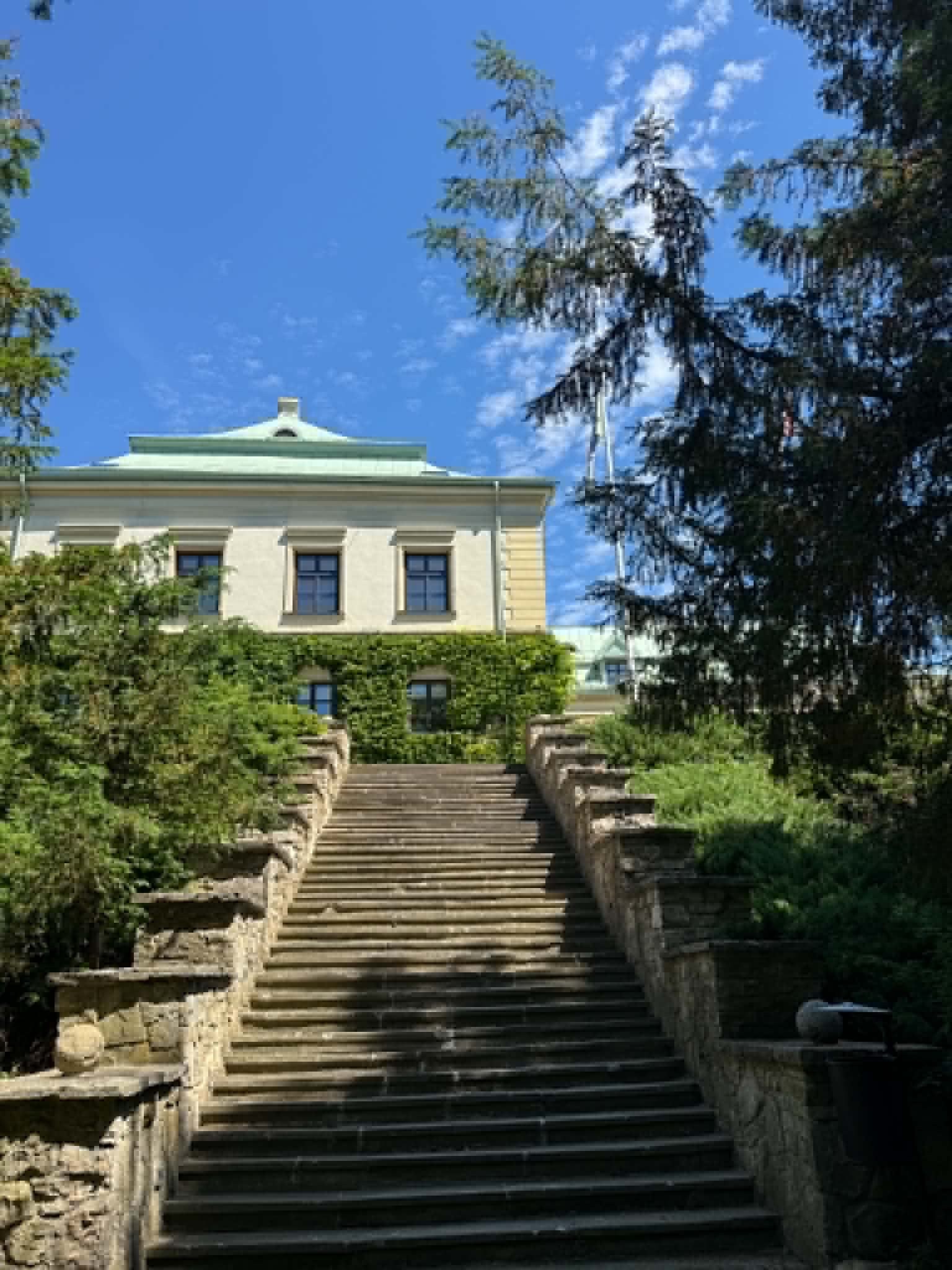 Pałac Odrwążów i Chlewiska